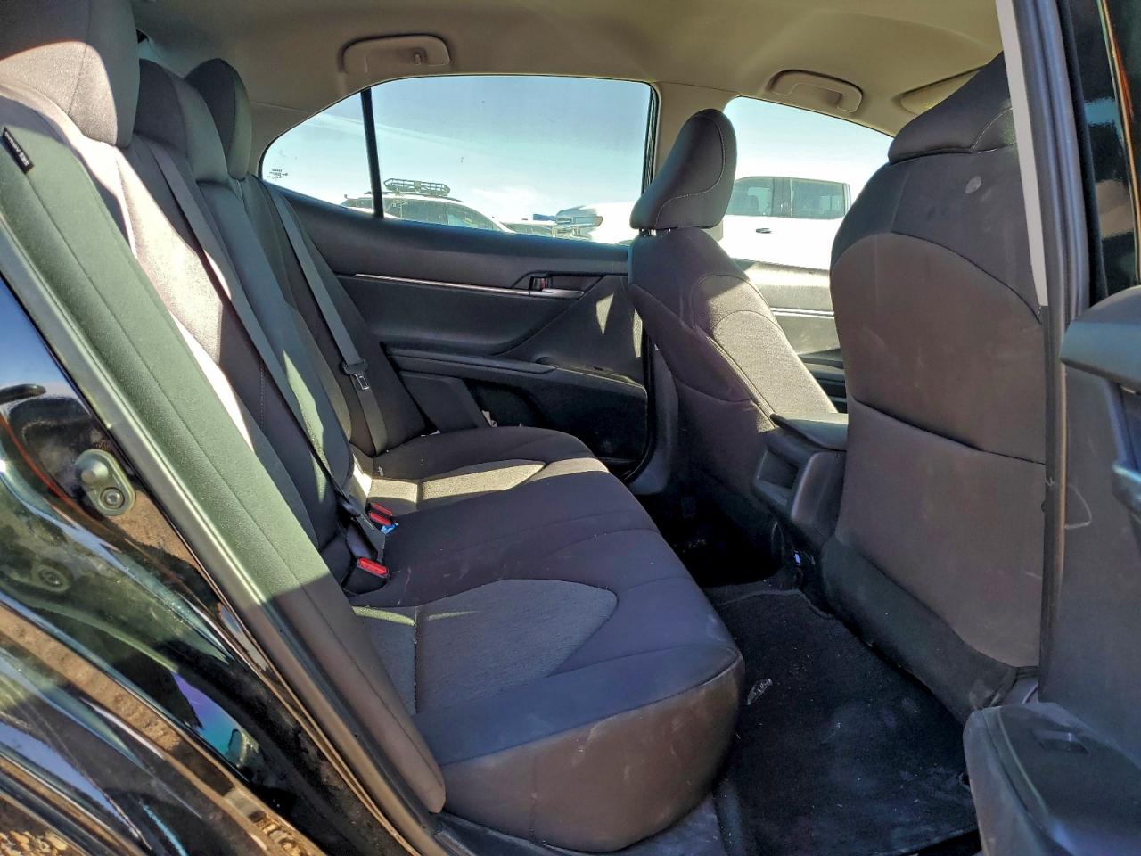 Toyota Camry Le Image 11