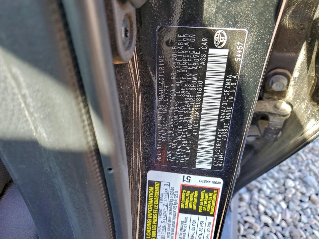 Toyota Camry Le Image 10