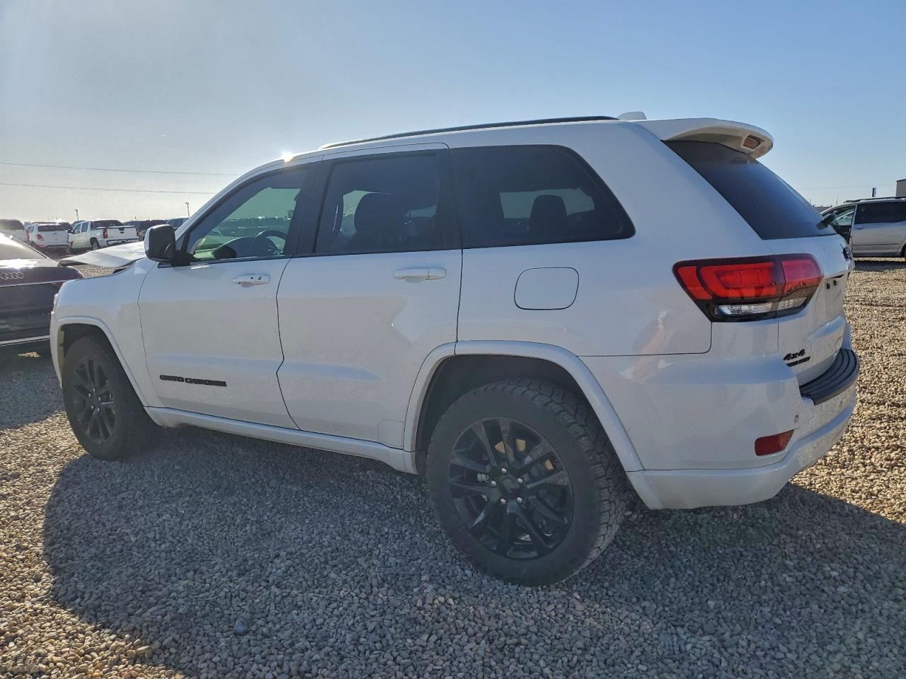 Jeep Grand Cherokee Laredo Image 2