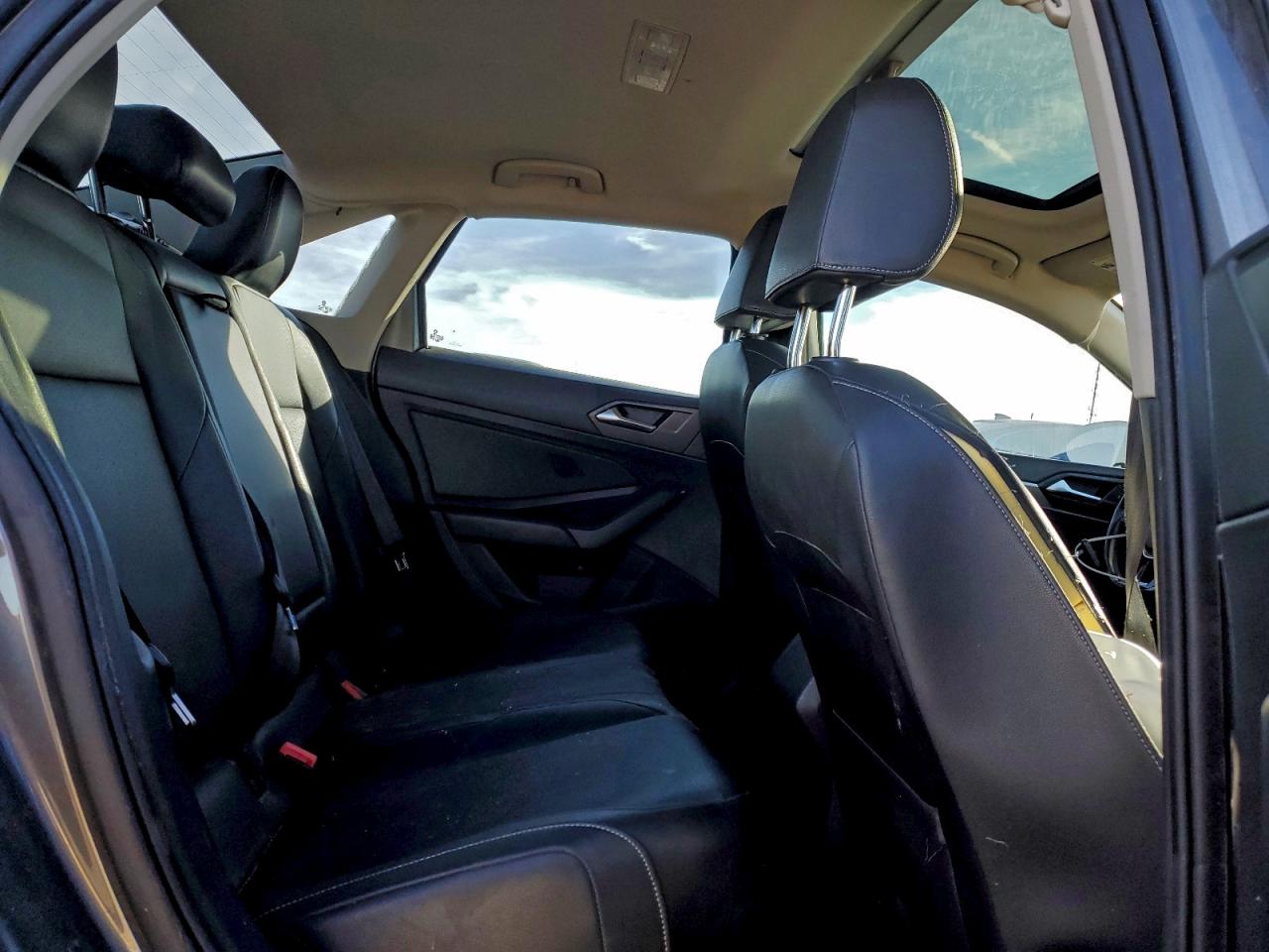 Volkswagen Jetta S Image 3