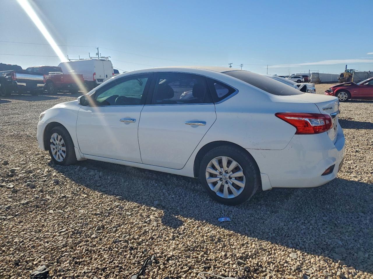 Nissan Sentra S Image 2