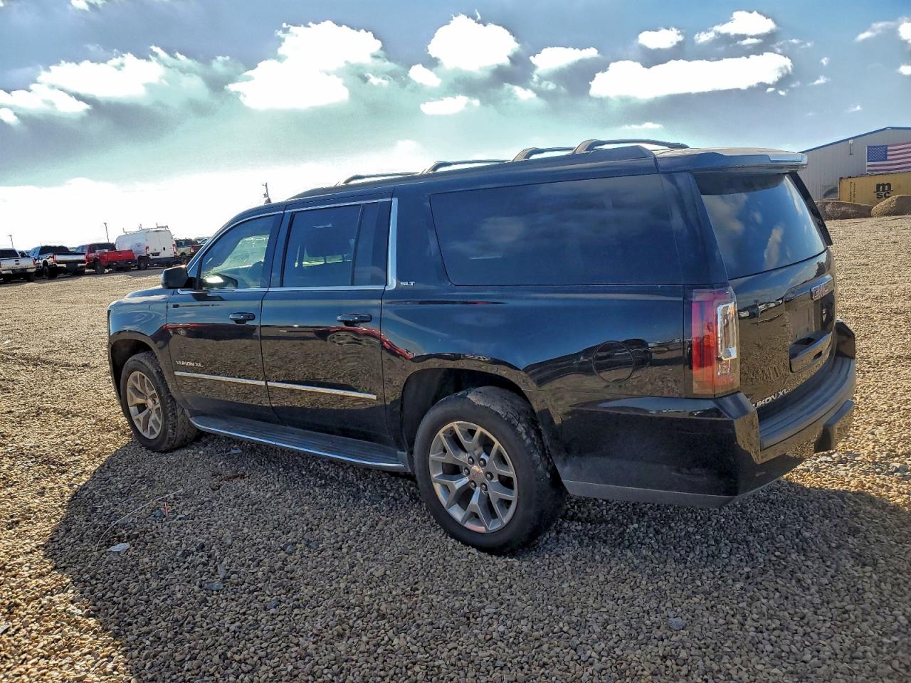 GMC Yukon C1500 Slt Image 9