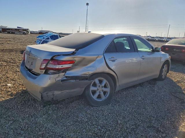 Toyota Camry Base Image 3