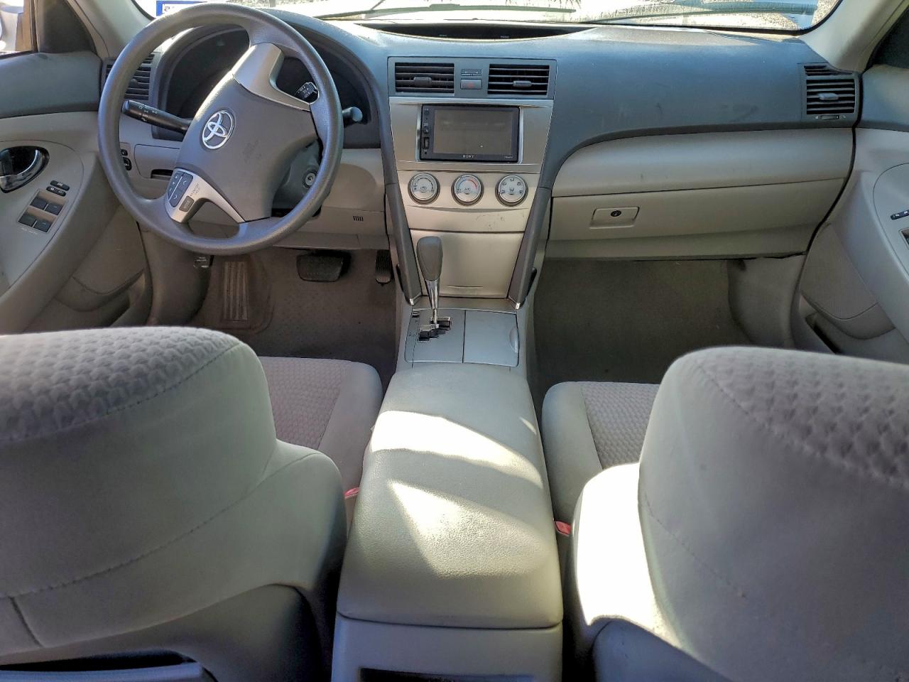 Toyota Camry Base Image 6