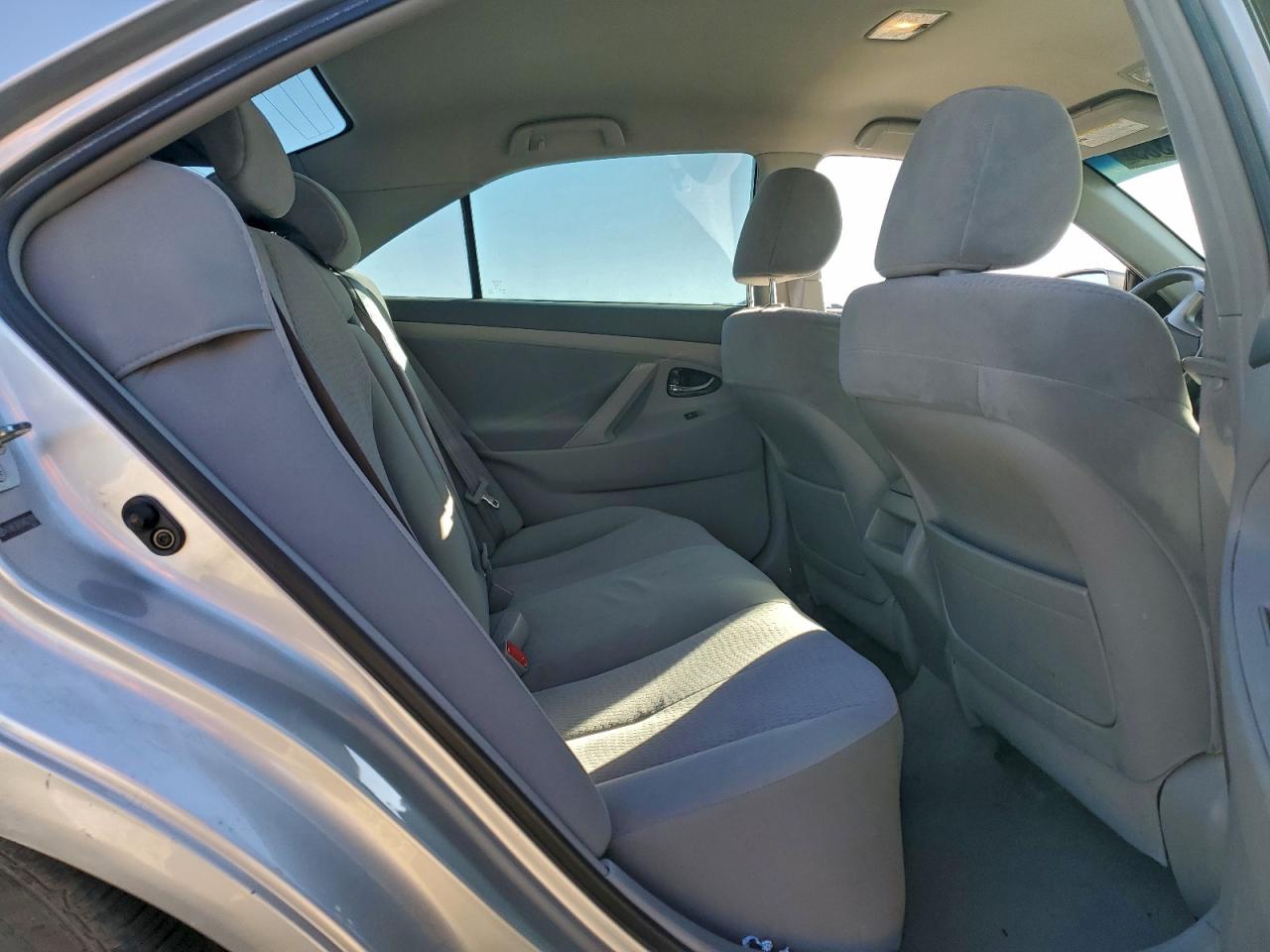 Toyota Camry Base Image 9