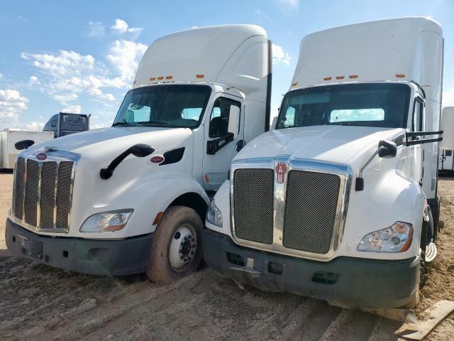 Peterbilt Tractor 579 Image 9