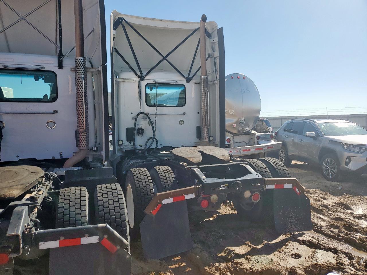 Peterbilt Tractor 579 Image 6