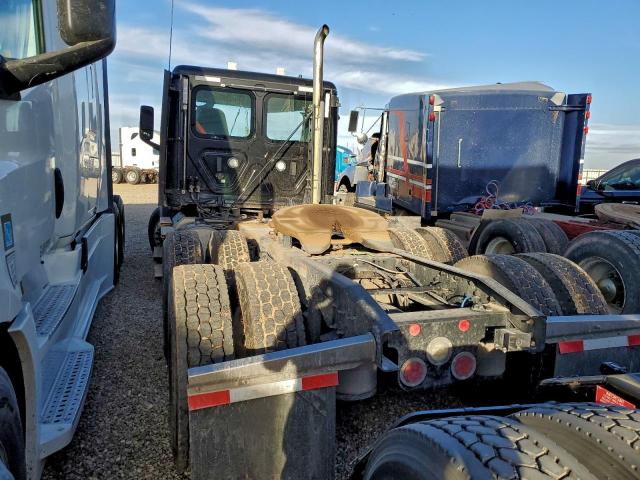 Freightliner Cascadia 1 Image 3