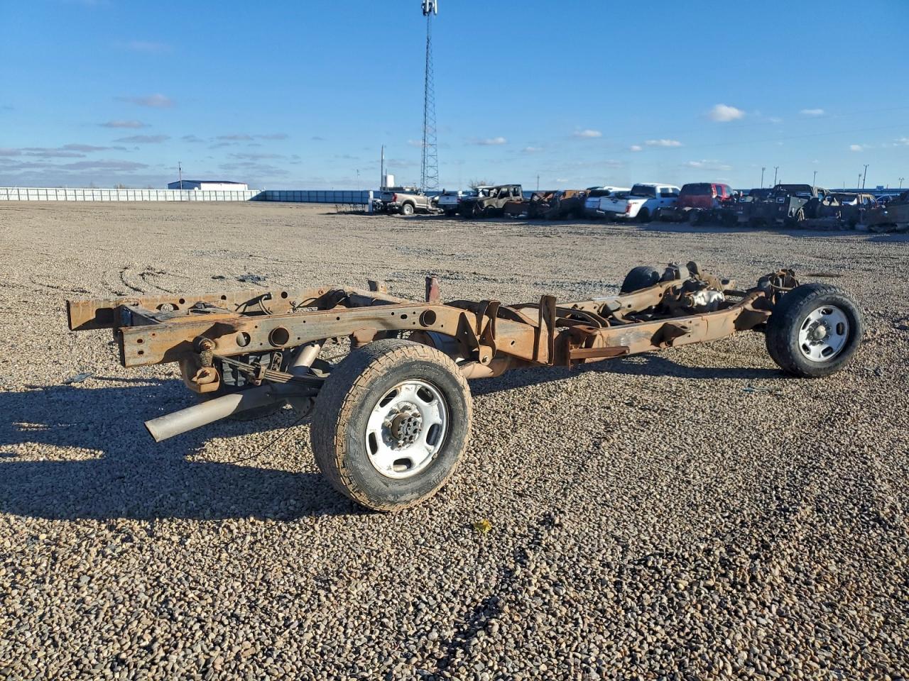 Chevrolet Silverado K2500 Heavy Duty Image 3