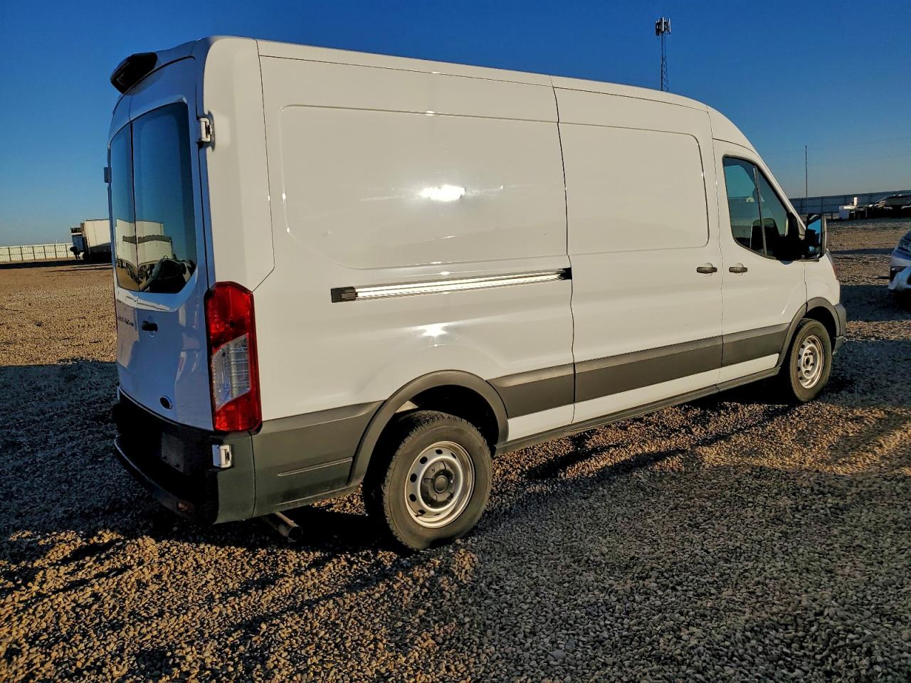 Ford Transit T-250 Image 4