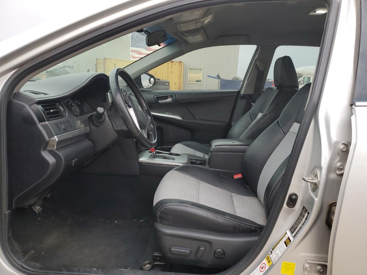 Toyota Camry L Image 6