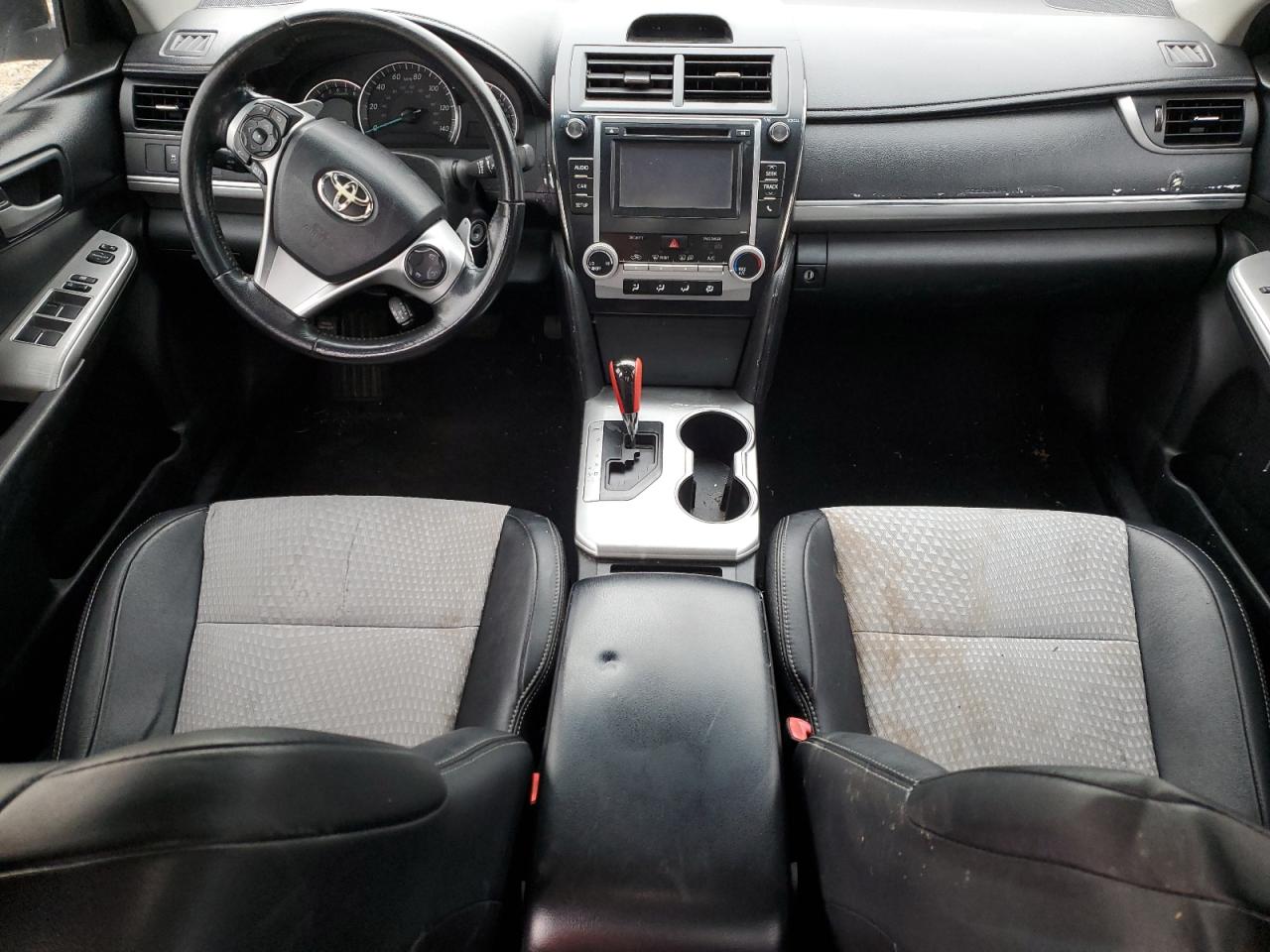 Toyota Camry L Image 8