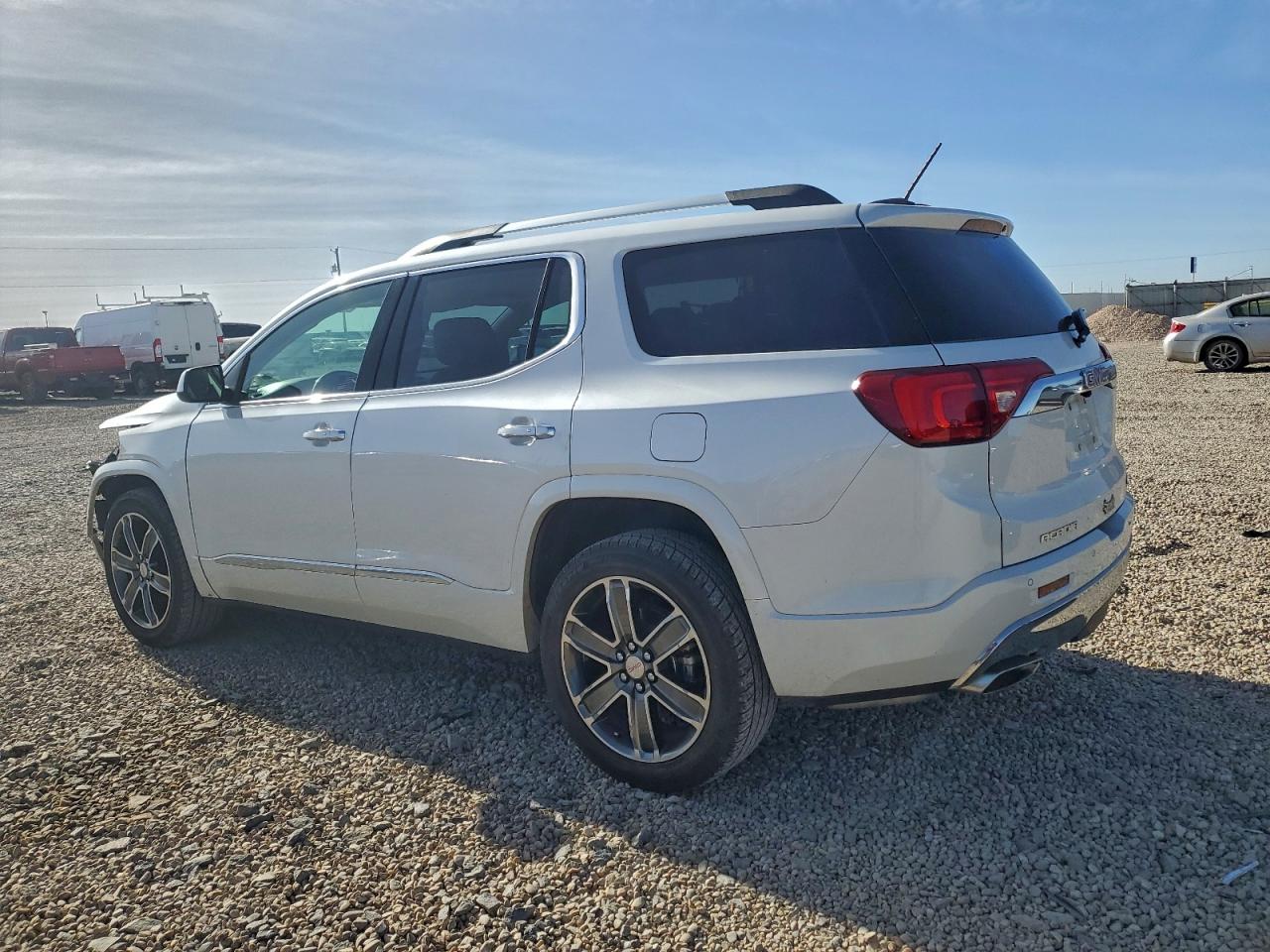 GMC Acadia Denali Image 11