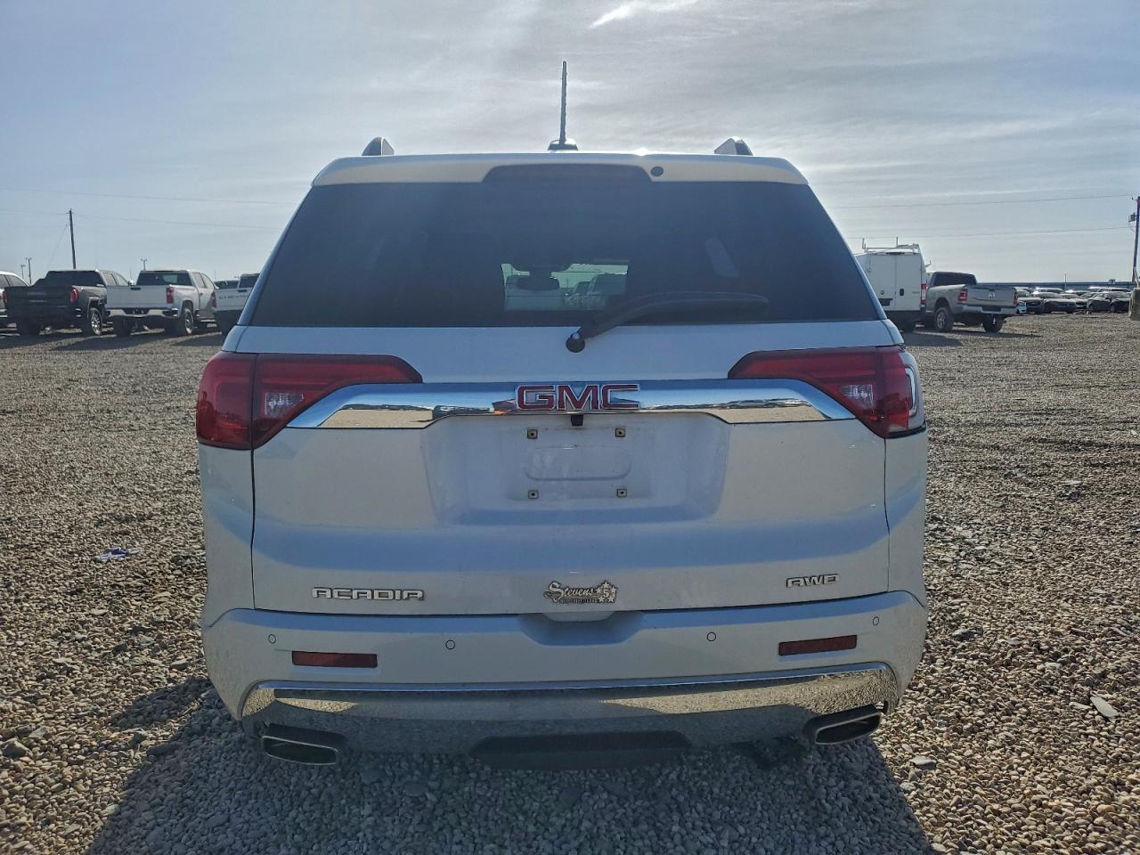 GMC Acadia Denali Image 12