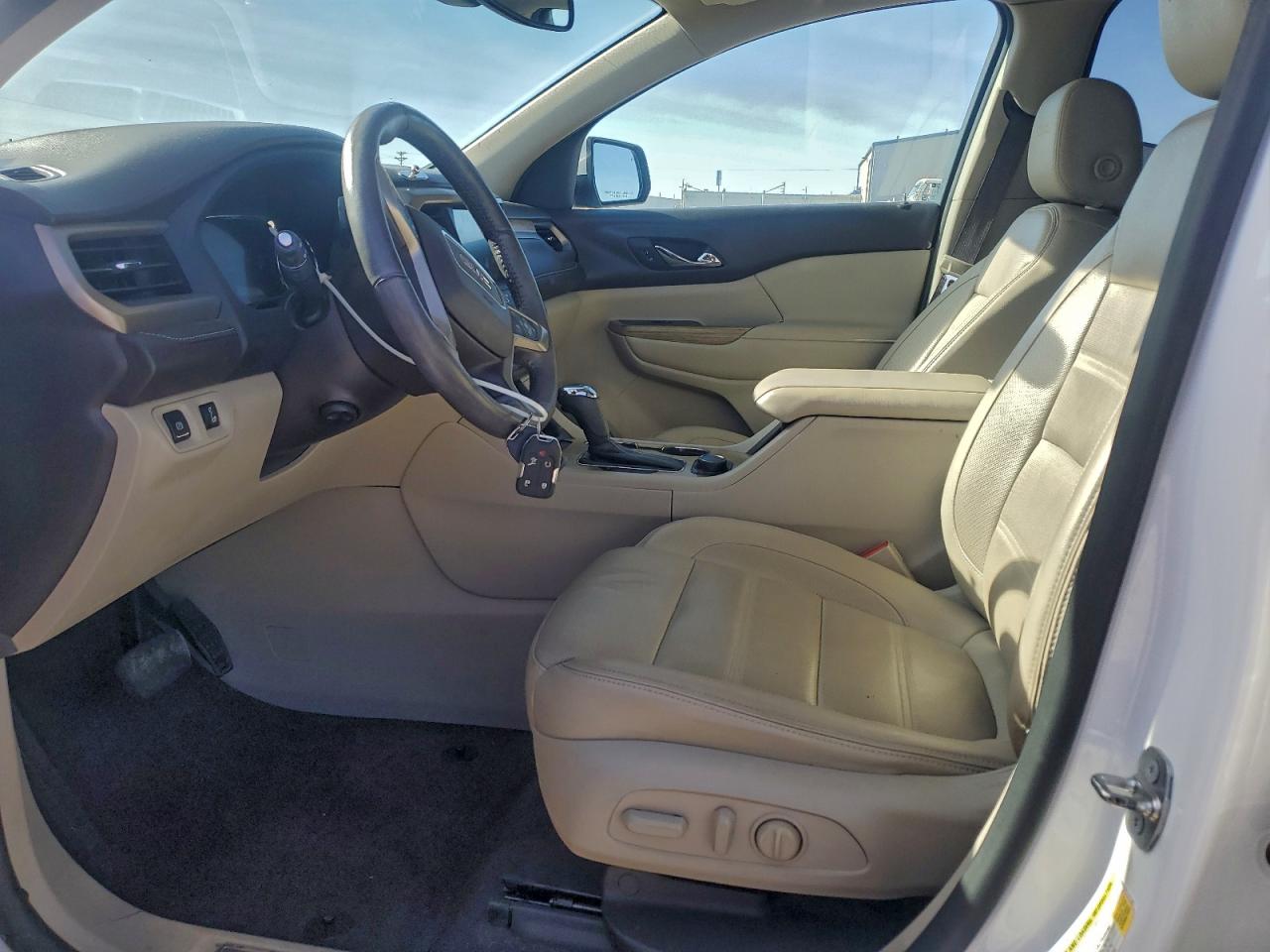 GMC Acadia Denali Image 3