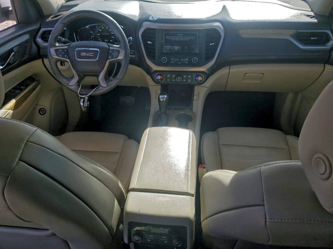 GMC Acadia Denali Image 13