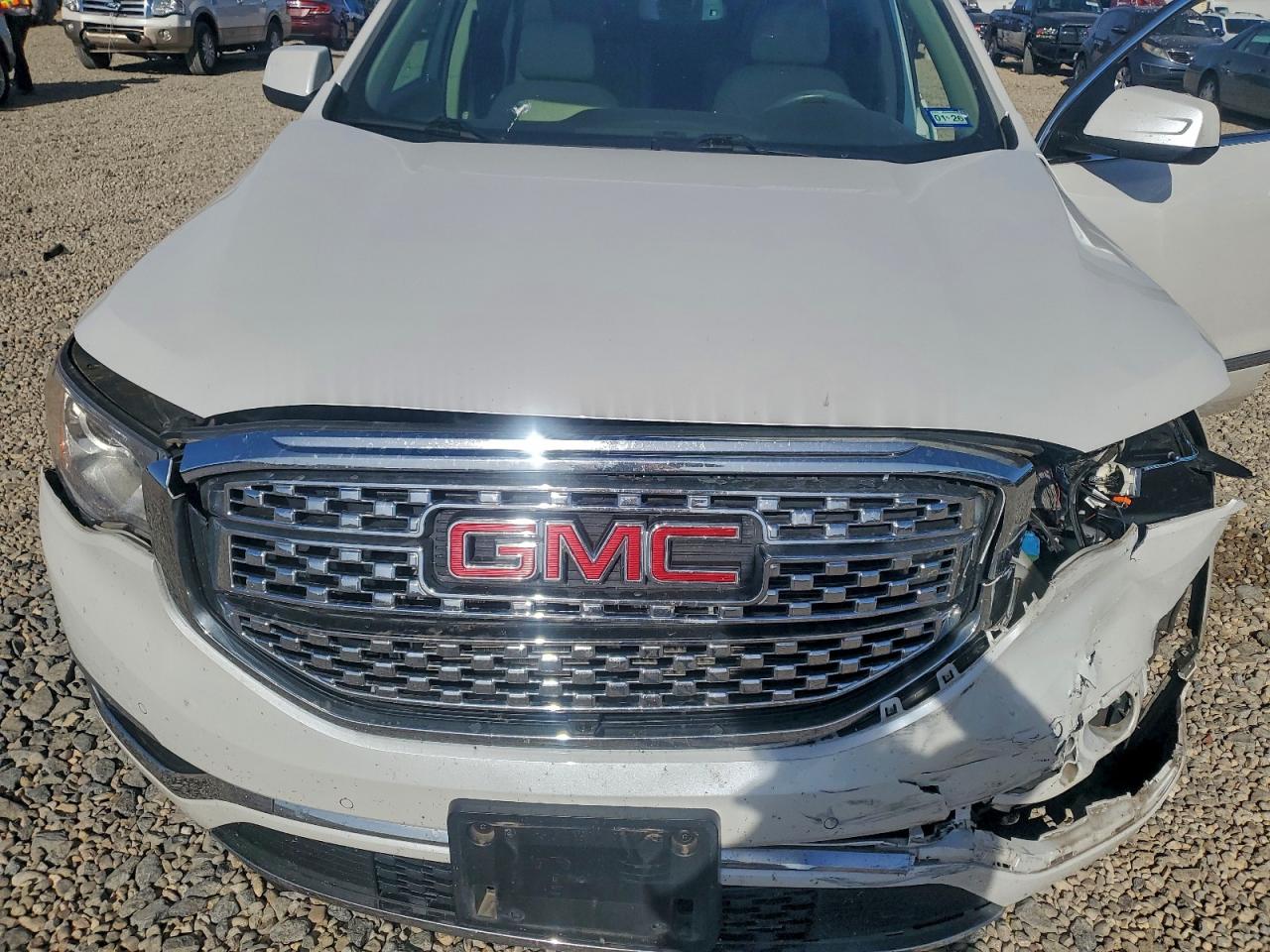 GMC Acadia Denali Image 10