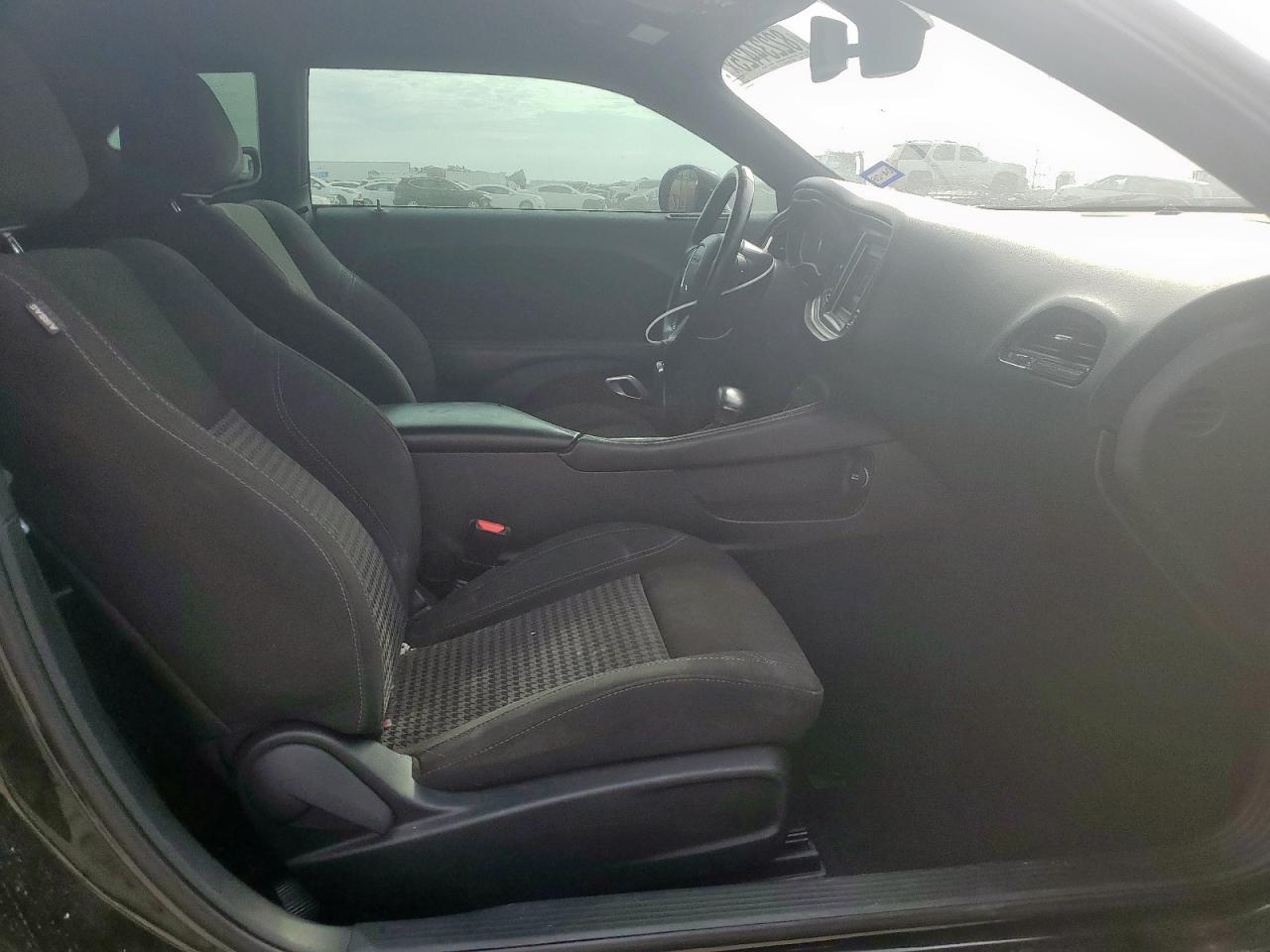 Dodge Challenger Sxt Image 10