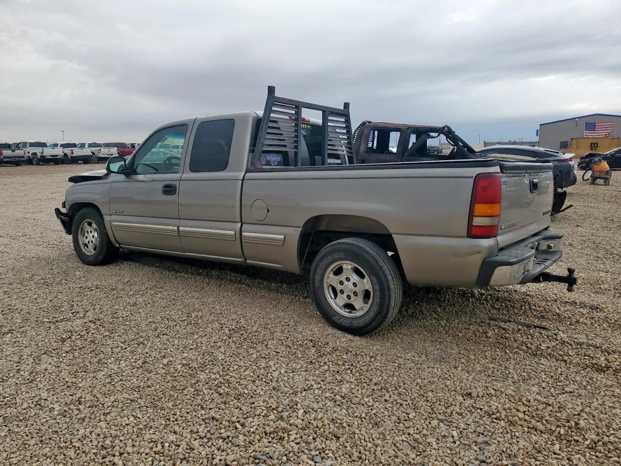 Chevrolet Silverado C1500 Image 2