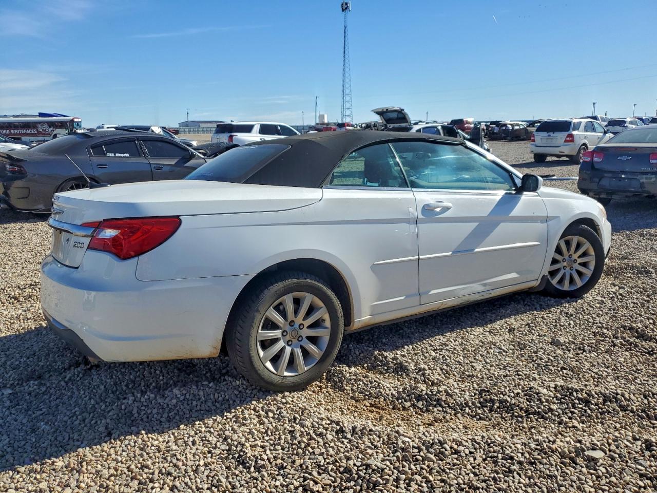 Chrysler 200 Touring Image 12