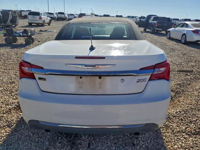 Chrysler 200 Touring Image 4